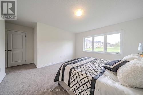 11 Upbound Court, East Gwillimbury, ON - Indoor Photo Showing Bedroom