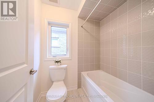 11 Upbound Court, East Gwillimbury, ON - Indoor Photo Showing Bathroom