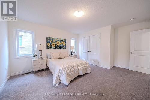 11 Upbound Court, East Gwillimbury, ON - Indoor Photo Showing Bedroom