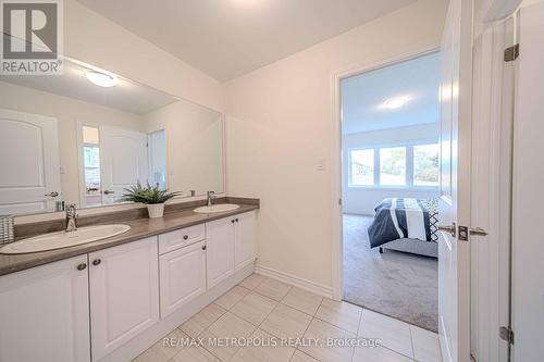 11 Upbound Court, East Gwillimbury, ON - Indoor Photo Showing Bathroom