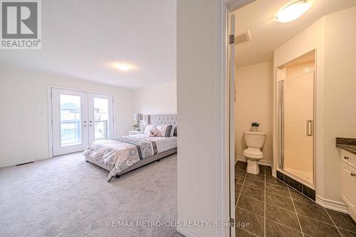 11 Upbound Court, East Gwillimbury, ON - Indoor Photo Showing Bedroom