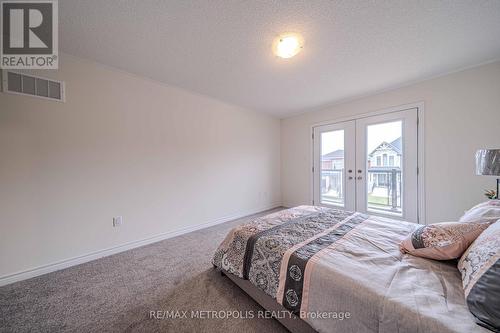 11 Upbound Court, East Gwillimbury, ON - Indoor Photo Showing Bedroom