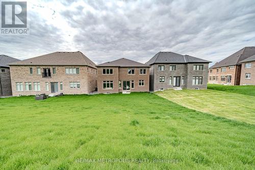 11 Upbound Court, East Gwillimbury, ON - Outdoor