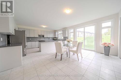 11 Upbound Court, East Gwillimbury, ON - Indoor