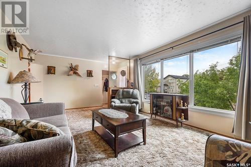 878 Edgar Street, Regina, SK - Indoor Photo Showing Living Room