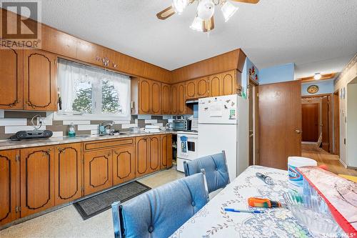 878 Edgar Street, Regina, SK - Indoor Photo Showing Kitchen With Double Sink