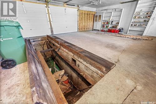 878 Edgar Street, Regina, SK - Indoor Photo Showing Garage