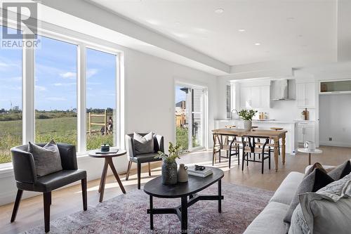 116 Bear Street, Essex, ON - Indoor Photo Showing Living Room