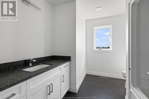 116 Bear Street, Essex, ON - Indoor Photo Showing Bathroom