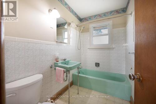 895 Highway 7 Road, Kawartha Lakes, ON - Indoor Photo Showing Bathroom