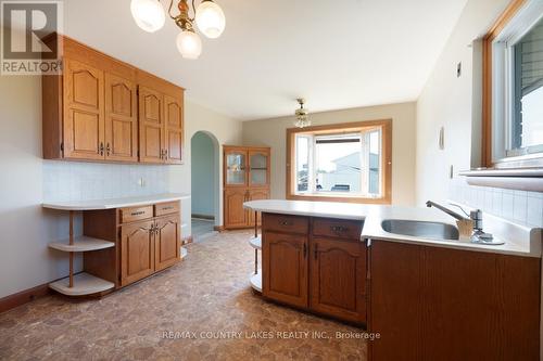 895 Highway 7 Road, Kawartha Lakes, ON - Indoor Photo Showing Kitchen