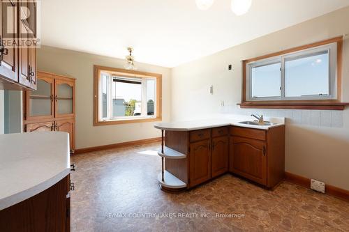 895 Highway 7 Road, Kawartha Lakes, ON - Indoor Photo Showing Kitchen