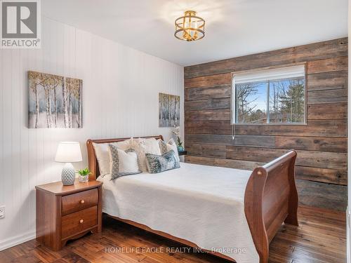 2200 Richard Street, Innisfil, ON - Indoor Photo Showing Bedroom