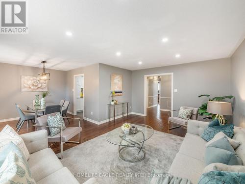 2200 Richard Street, Innisfil, ON - Indoor Photo Showing Living Room