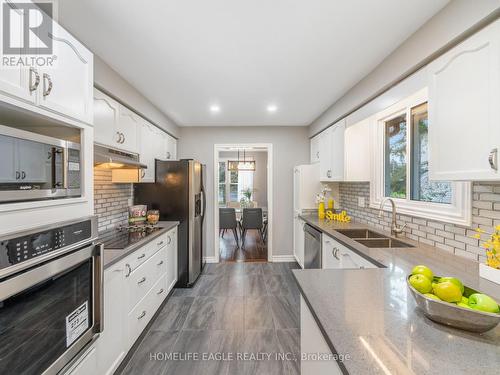 2200 Richard Street, Innisfil, ON - Indoor Photo Showing Kitchen With Stainless Steel Kitchen With Double Sink With Upgraded Kitchen