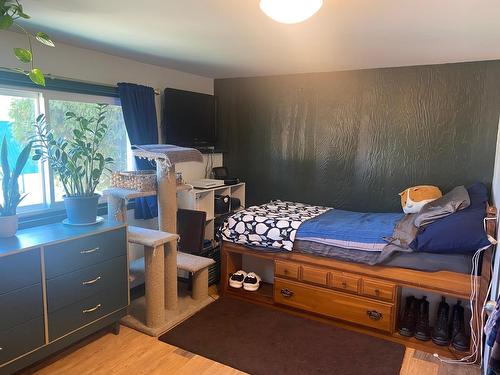 651 Shakespeare Street, Warfield, BC - Indoor Photo Showing Bedroom