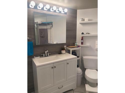 651 Shakespeare Street, Warfield, BC - Indoor Photo Showing Bathroom