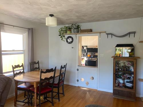 651 Shakespeare Street, Warfield, BC - Indoor Photo Showing Dining Room