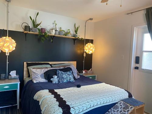 651 Shakespeare Street, Warfield, BC - Indoor Photo Showing Bedroom