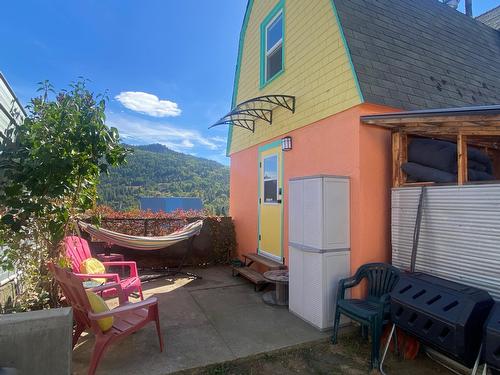 651 Shakespeare Street, Warfield, BC - Outdoor With Exterior