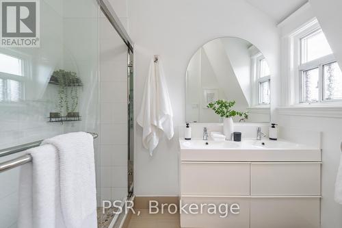 21 Burnfield Avenue, Toronto, ON - Indoor Photo Showing Bathroom