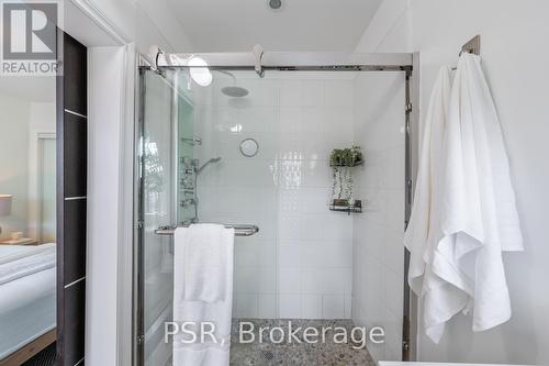 21 Burnfield Avenue, Toronto, ON - Indoor Photo Showing Bathroom