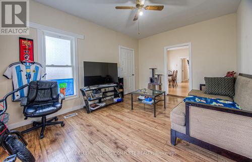 47 North Street, St. Catharines, ON - Indoor Photo Showing Living Room