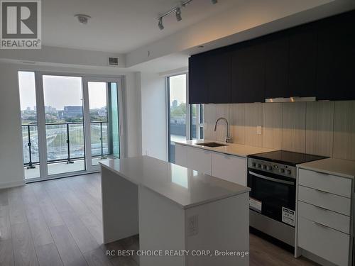 1109 - 8 Tippett Road, Toronto, ON - Indoor Photo Showing Kitchen