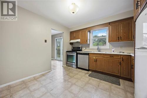 1060 Camelot Crescent, Sarnia, ON - Indoor Photo Showing Kitchen