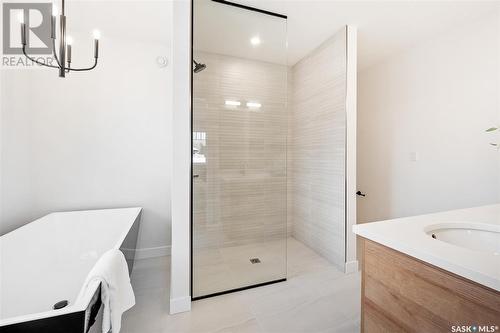 1308 14Th Street E, Saskatoon, SK - Indoor Photo Showing Bathroom