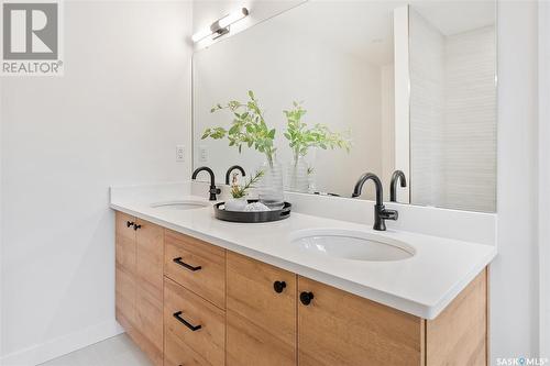 1308 14Th Street E, Saskatoon, SK - Indoor Photo Showing Bathroom