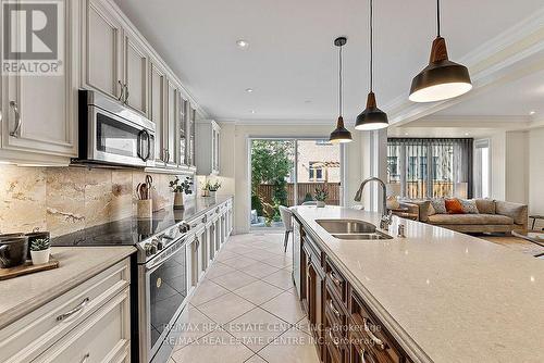 3196 Preserve Drive, Oakville, ON - Indoor Photo Showing Kitchen With Double Sink With Upgraded Kitchen