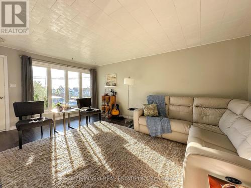 367 D'Iberville Avenue, Iroquois Falls, ON - Indoor Photo Showing Living Room