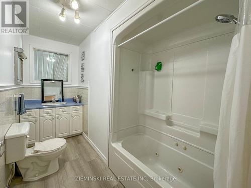 367 D'Iberville Avenue, Iroquois Falls, ON - Indoor Photo Showing Bathroom