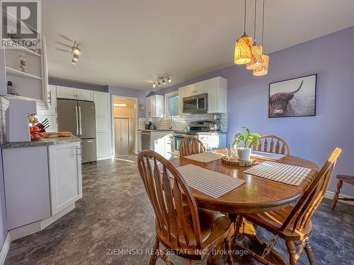 367 D'Iberville Avenue, Iroquois Falls, ON - Indoor Photo Showing Dining Room