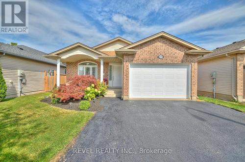 8159 Barrett Crescent, Niagara Falls, ON - Outdoor With Facade