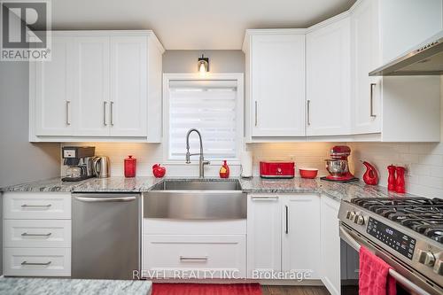 8159 Barrett Crescent, Niagara Falls, ON - Indoor Photo Showing Kitchen With Stainless Steel Kitchen With Upgraded Kitchen