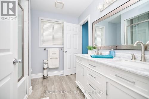 8159 Barrett Crescent, Niagara Falls, ON - Indoor Photo Showing Bathroom