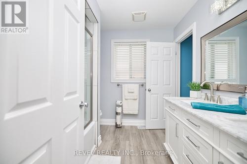 8159 Barrett Crescent, Niagara Falls, ON - Indoor Photo Showing Bathroom