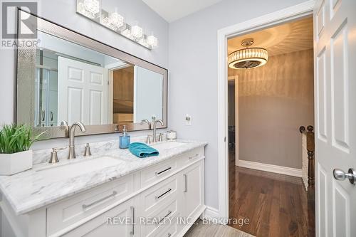 8159 Barrett Crescent, Niagara Falls, ON - Indoor Photo Showing Bathroom