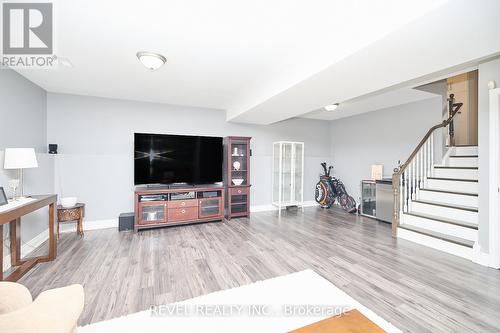 8159 Barrett Crescent, Niagara Falls, ON - Indoor Photo Showing Living Room