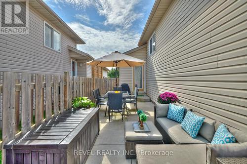 8159 Barrett Crescent, Niagara Falls, ON - Outdoor With Deck Patio Veranda With Exterior