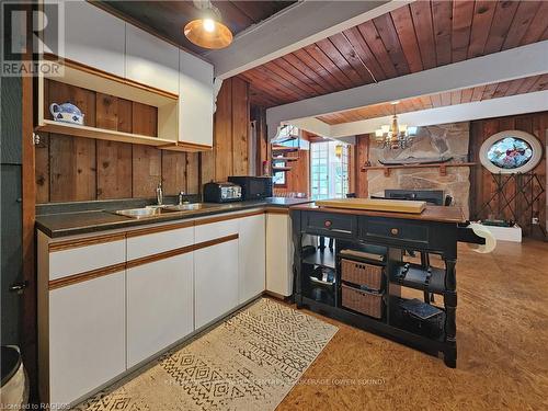 17 Thomas St, South Bruce Peninsula, ON - Indoor Photo Showing Kitchen With Double Sink