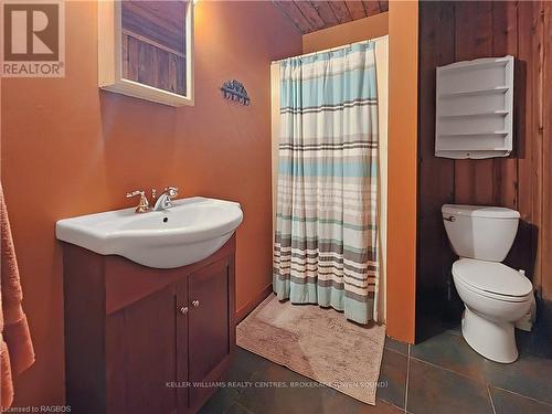 17 Thomas St, South Bruce Peninsula, ON - Indoor Photo Showing Bathroom