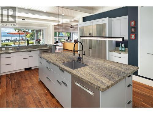 3908 Bluebird Road, Kelowna, BC - Indoor Photo Showing Kitchen