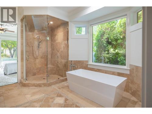 3908 Bluebird Road, Kelowna, BC - Indoor Photo Showing Bathroom