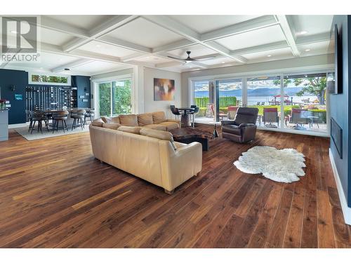 3908 Bluebird Road, Kelowna, BC - Indoor Photo Showing Living Room