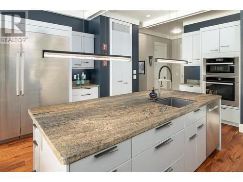 3908 Bluebird Road, Kelowna, BC - Indoor Photo Showing Kitchen With Upgraded Kitchen