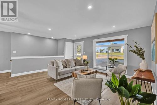 3784 County Road 3, Prince Edward County (Ameliasburgh), ON - Indoor Photo Showing Living Room