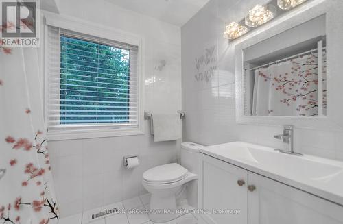 133 Arten Avenue, Richmond Hill, ON - Indoor Photo Showing Bathroom